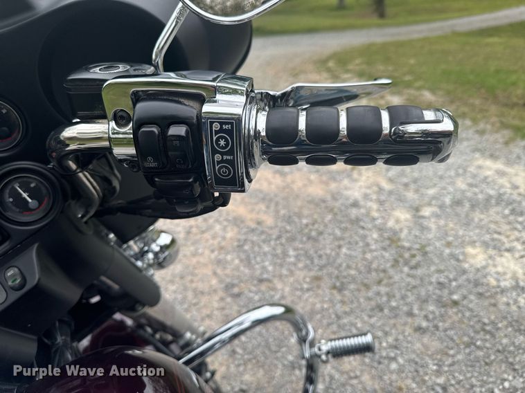 image for item DO0921 2005 Harley Davidson Electra Glide Classic FLHTCI motorcycle