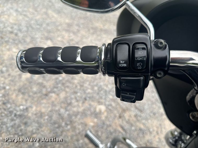 image for item DO0921 2005 Harley Davidson Electra Glide Classic FLHTCI motorcycle