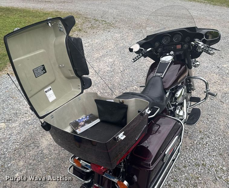 image for item DO0921 2005 Harley Davidson Electra Glide Classic FLHTCI motorcycle