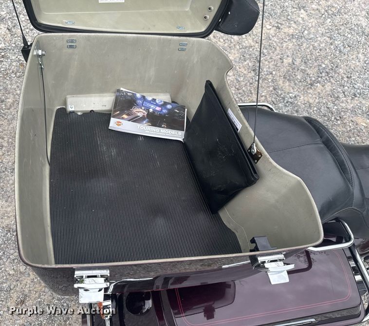 image for item DO0921 2005 Harley Davidson Electra Glide Classic FLHTCI motorcycle