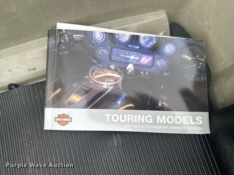 image for item DO0921 2005 Harley Davidson Electra Glide Classic FLHTCI motorcycle