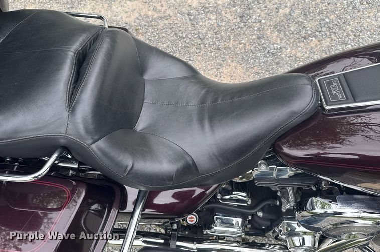 image for item DO0921 2005 Harley Davidson Electra Glide Classic FLHTCI motorcycle