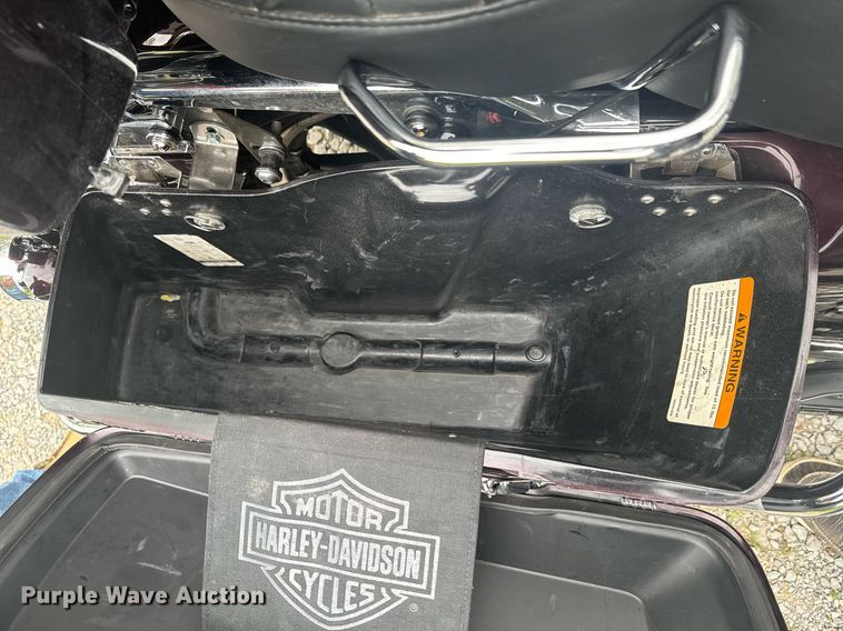 image for item DO0921 2005 Harley Davidson Electra Glide Classic FLHTCI motorcycle