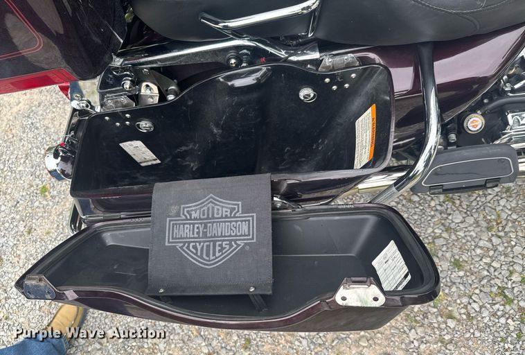 image for item DO0921 2005 Harley Davidson Electra Glide Classic FLHTCI motorcycle