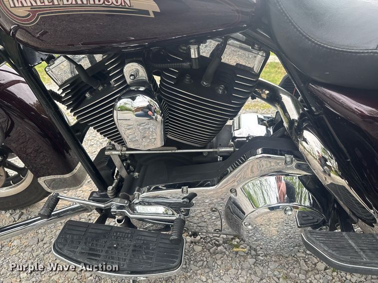 image for item DO0921 2005 Harley Davidson Electra Glide Classic FLHTCI motorcycle