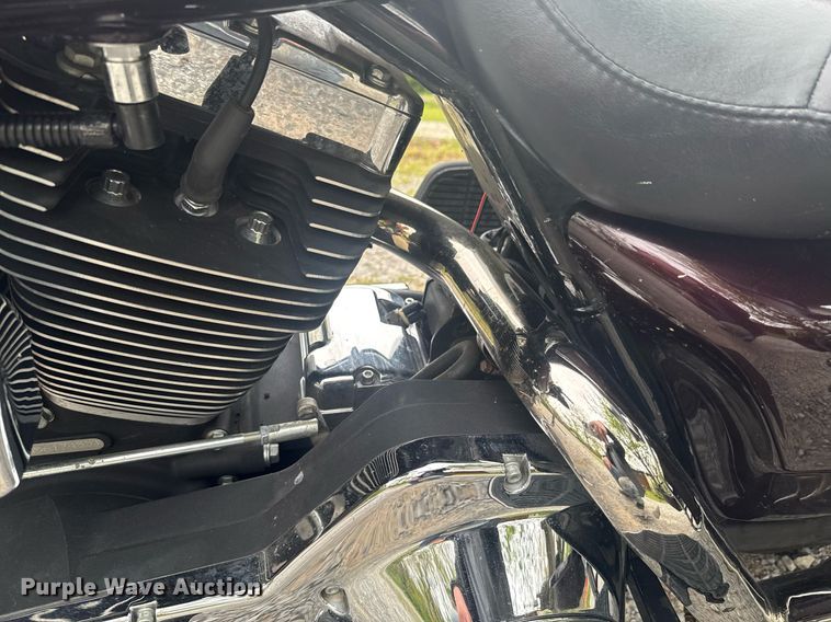 image for item DO0921 2005 Harley Davidson Electra Glide Classic FLHTCI motorcycle