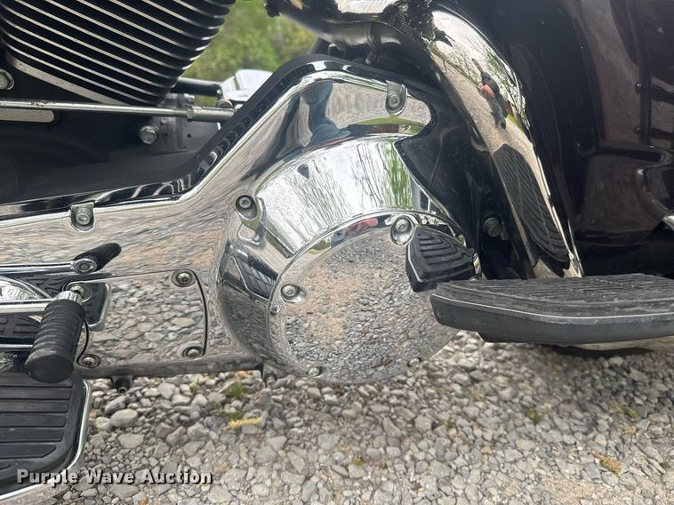 image for item DO0921 2005 Harley Davidson Electra Glide Classic FLHTCI motorcycle