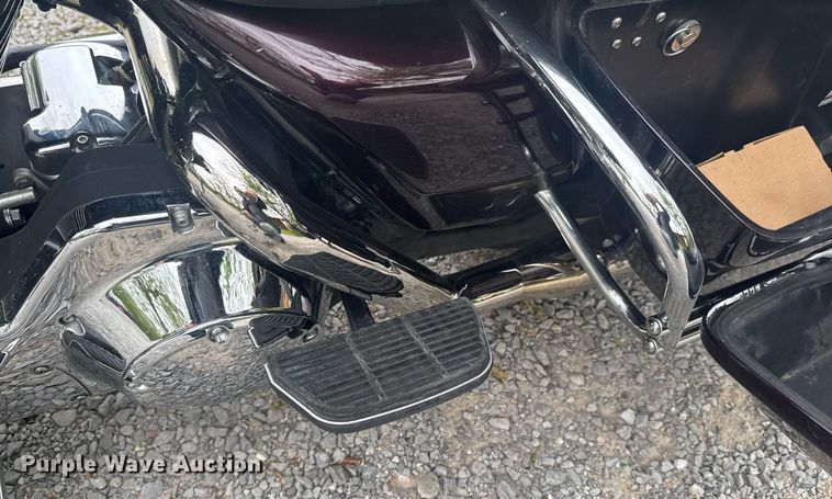 image for item DO0921 2005 Harley Davidson Electra Glide Classic FLHTCI motorcycle