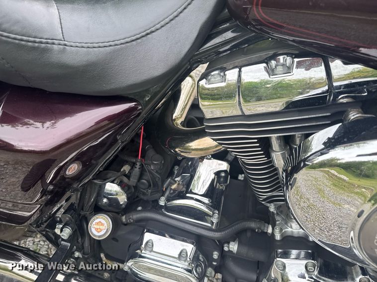 image for item DO0921 2005 Harley Davidson Electra Glide Classic FLHTCI motorcycle