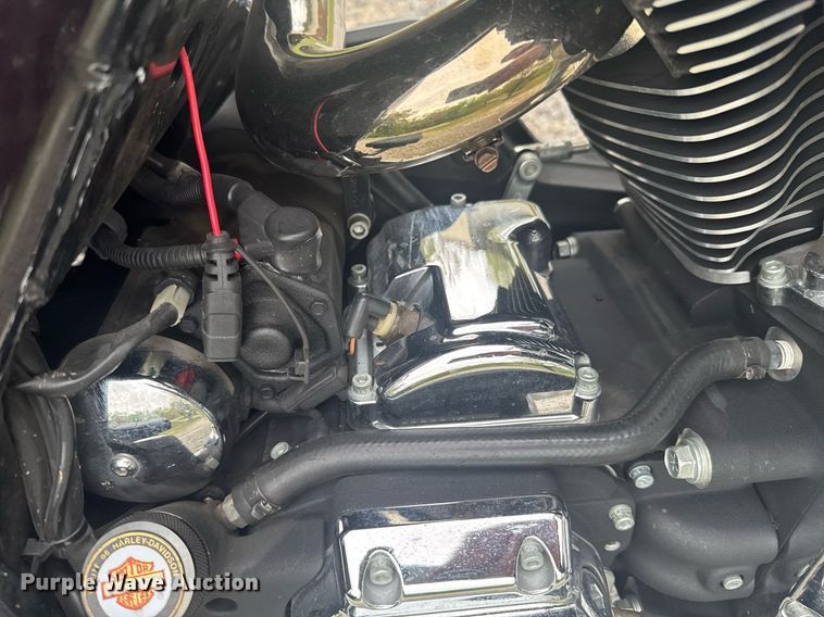 image for item DO0921 2005 Harley Davidson Electra Glide Classic FLHTCI motorcycle