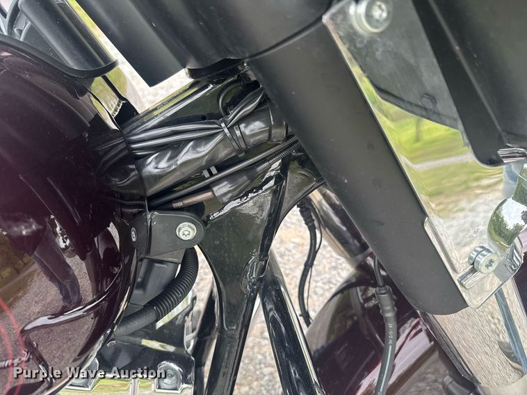 image for item DO0921 2005 Harley Davidson Electra Glide Classic FLHTCI motorcycle