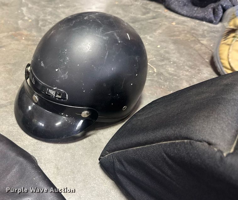 image for item DO0921 2005 Harley Davidson Electra Glide Classic FLHTCI motorcycle