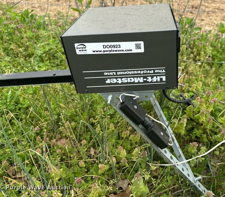 image for item DO0923 Liftmaster garage door