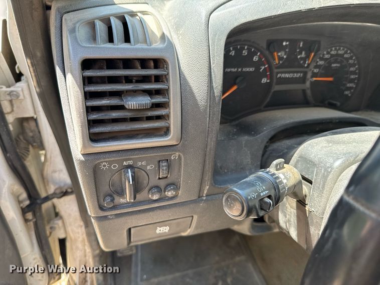 image for item DO0934 2004 GMC Canyon Ext. Cab pickup truck