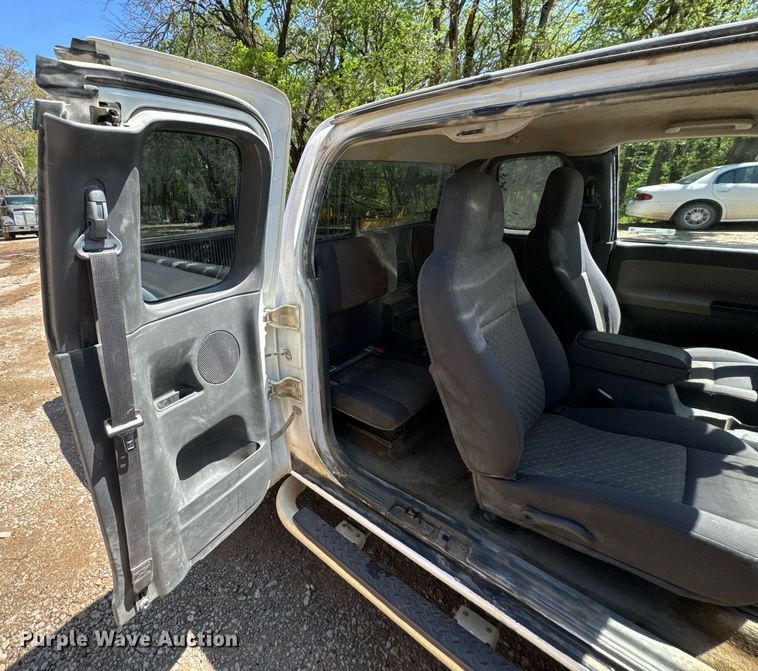 image for item DO0934 2004 GMC Canyon Ext. Cab pickup truck