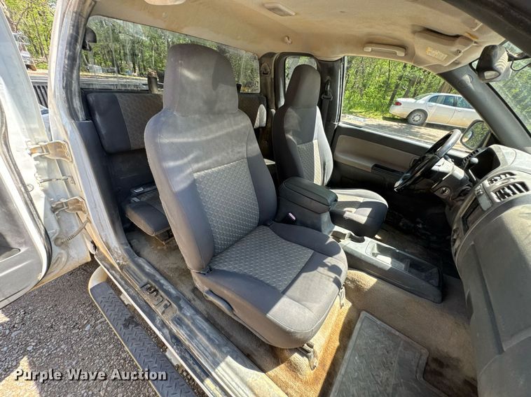 image for item DO0934 2004 GMC Canyon Ext. Cab pickup truck