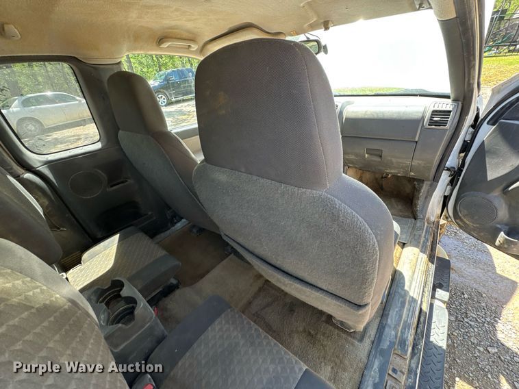 image for item DO0934 2004 GMC Canyon Ext. Cab pickup truck