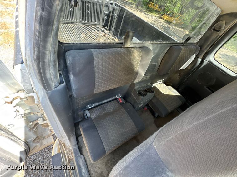 image for item DO0934 2004 GMC Canyon Ext. Cab pickup truck