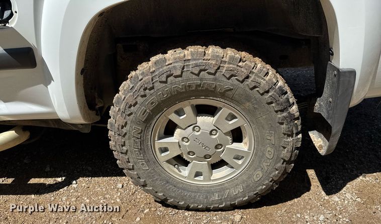 image for item DO0934 2004 GMC Canyon Ext. Cab pickup truck