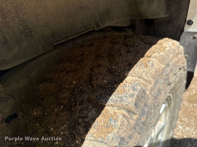 image for item DO0934 2004 GMC Canyon Ext. Cab pickup truck