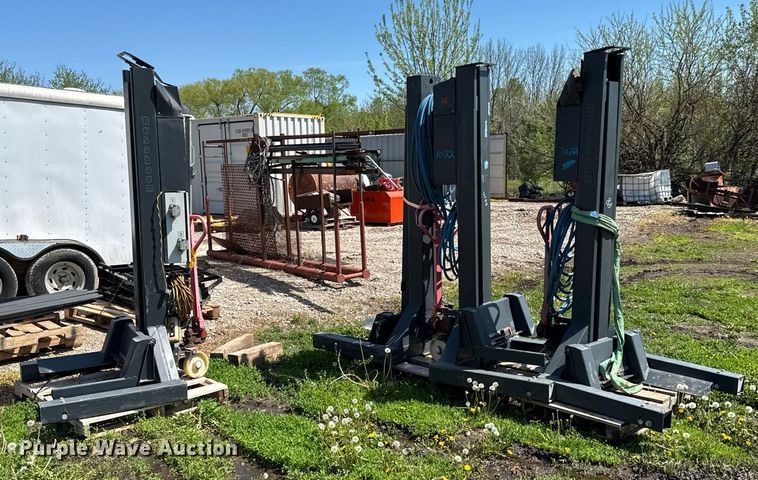 image for item DO0943 (4) 2011 Nussbaum MCS 5500 automotive lifts