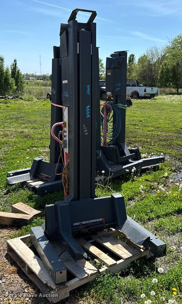 image for item DO0943 (4) 2011 Nussbaum MCS 5500 automotive lifts