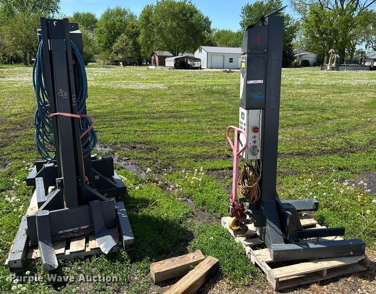 image for item DO0943 (4) 2011 Nussbaum MCS 5500 automotive lifts