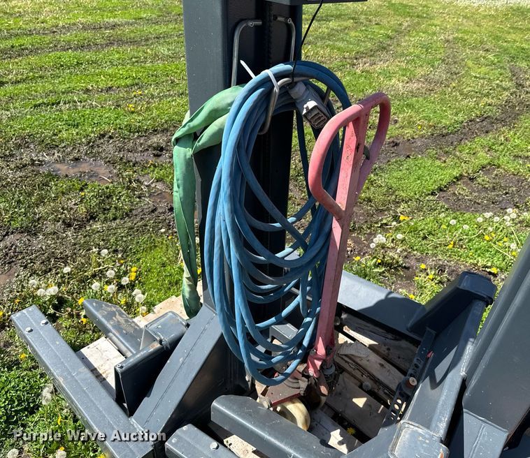 image for item DO0943 (4) 2011 Nussbaum MCS 5500 automotive lifts