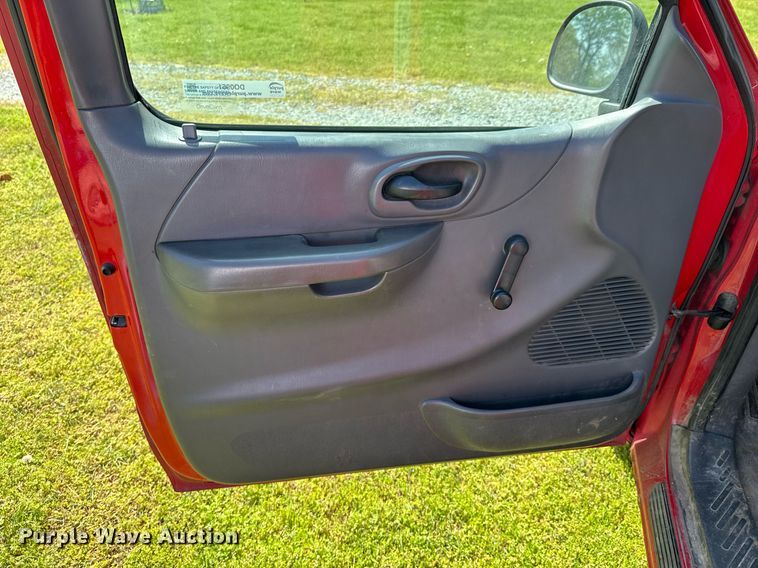 image for item DO0951 2001 Ford F150 pickup truck