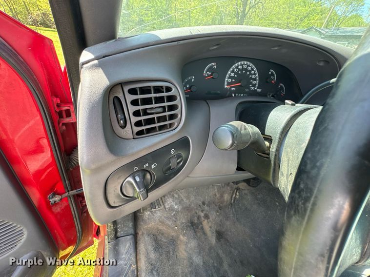 image for item DO0951 2001 Ford F150 pickup truck