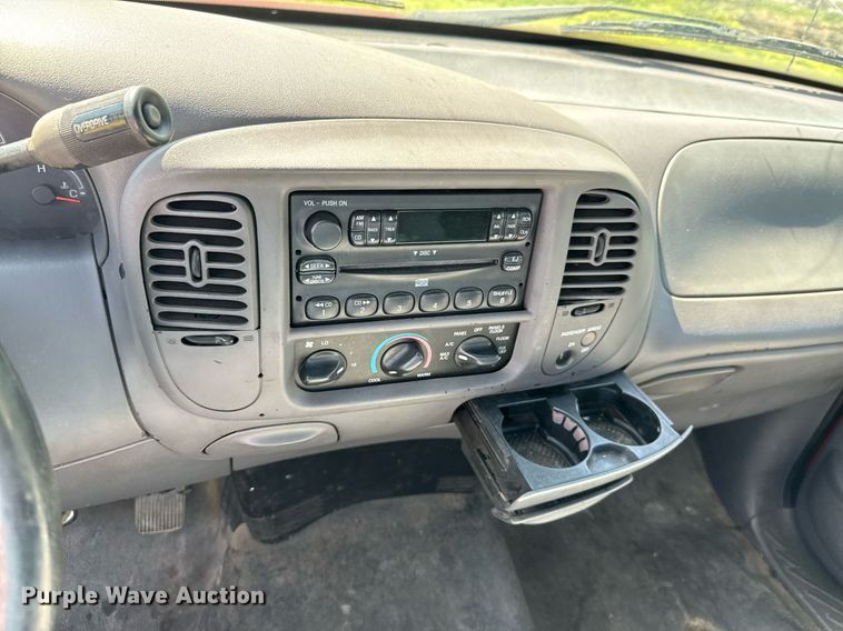 image for item DO0951 2001 Ford F150 pickup truck