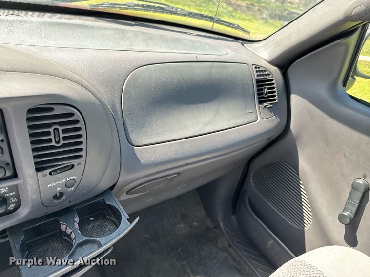 image for item DO0951 2001 Ford F150 pickup truck