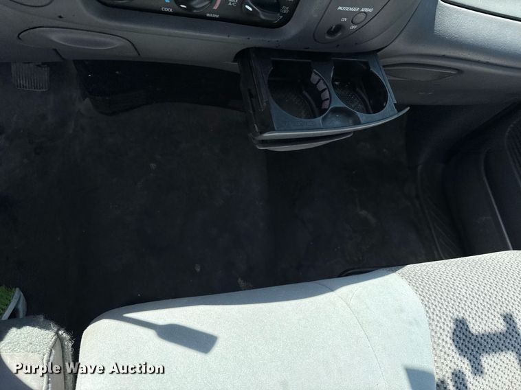 image for item DO0951 2001 Ford F150 pickup truck