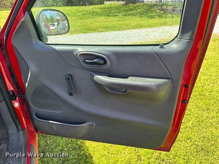 image for item DO0951 2001 Ford F150 pickup truck