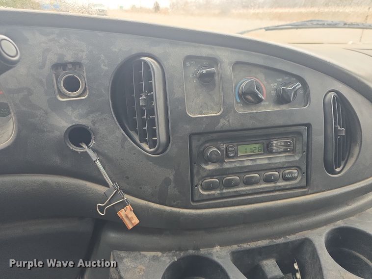 image for item DO7833 2007 Ford E150 van