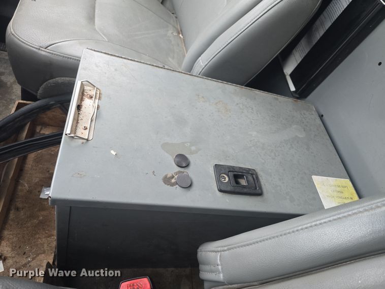 image for item DO7833 2007 Ford E150 van