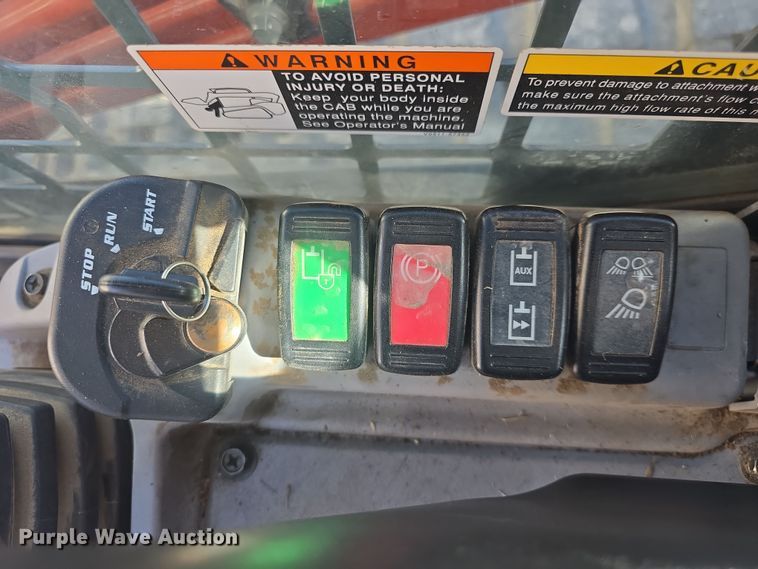 image for item DO7910 2012 Kubota SVL90 tracked skid steer loader