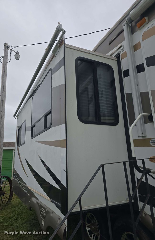 image for item DO7932 2009 Keystone Montana Big Sky camper