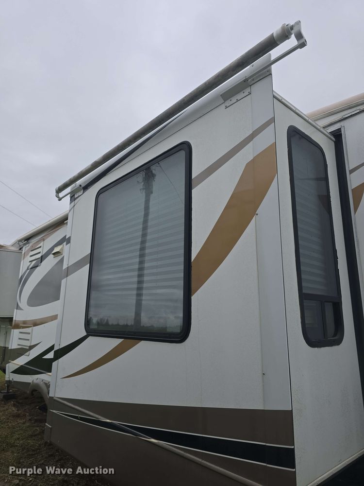 image for item DO7932 2009 Keystone Montana Big Sky camper