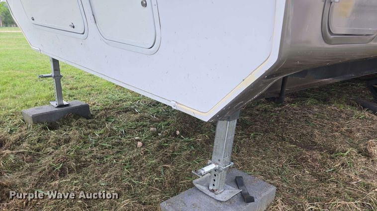 image for item DO7932 2009 Keystone Montana Big Sky camper