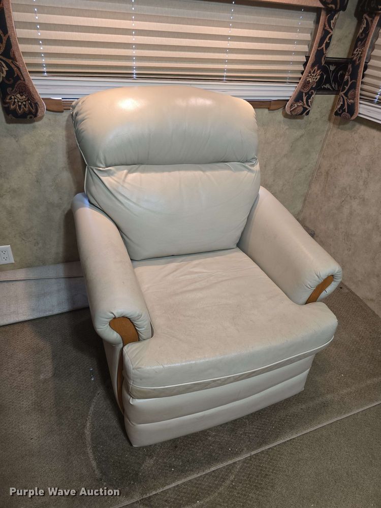 image for item DO7932 2009 Keystone Montana Big Sky camper