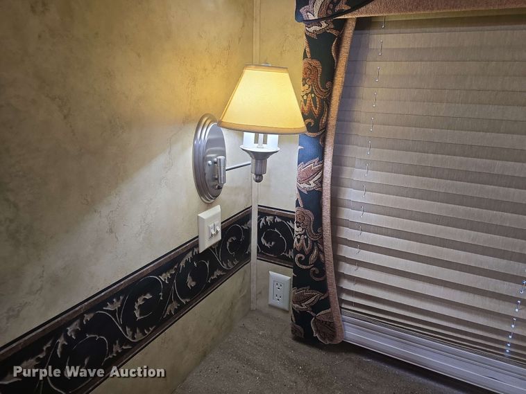 image for item DO7932 2009 Keystone Montana Big Sky camper