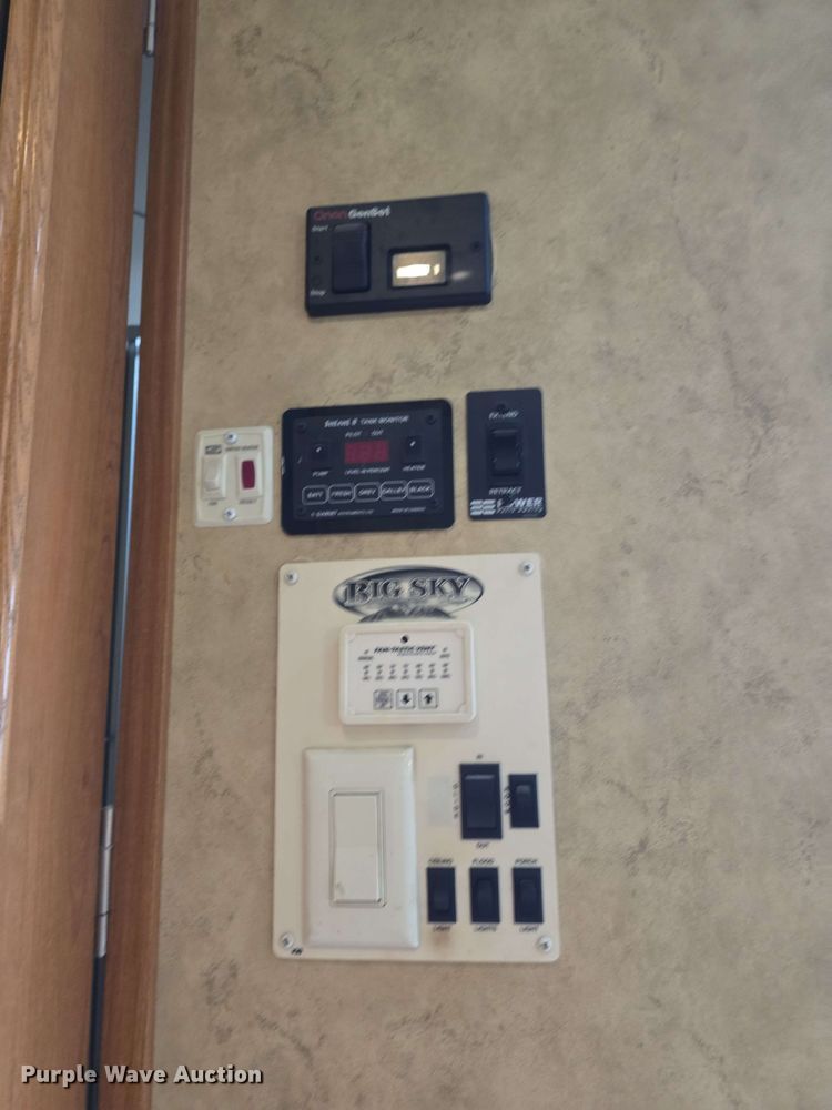 image for item DO7932 2009 Keystone Montana Big Sky camper