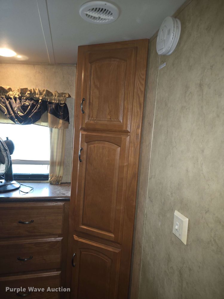 image for item DO7932 2009 Keystone Montana Big Sky camper