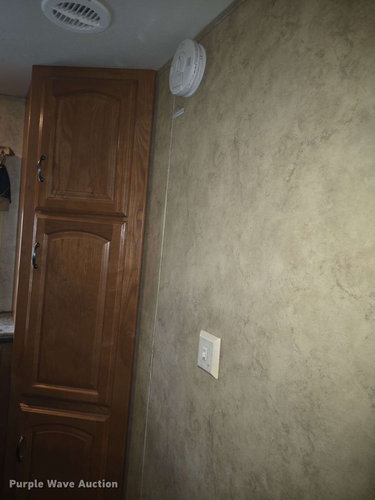 image for item DO7932 2009 Keystone Montana Big Sky camper