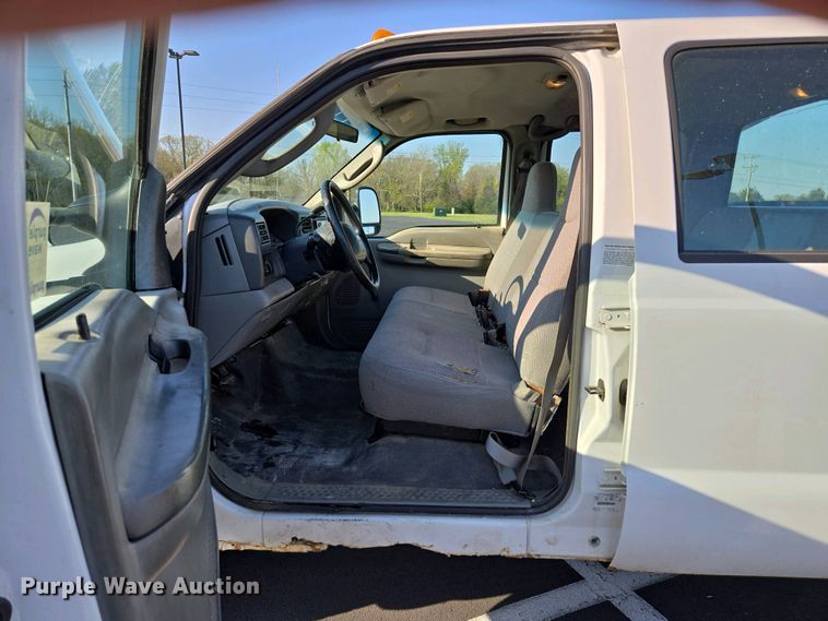 image for item DP6338 2004 Ford F350 Super Duty XL Crew Cab utility bed pickup truck