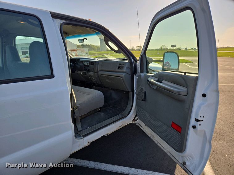 image for item DP6338 2004 Ford F350 Super Duty XL Crew Cab utility bed pickup truck