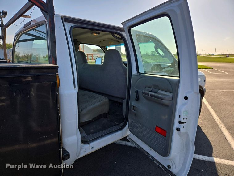 image for item DP6338 2004 Ford F350 Super Duty XL Crew Cab utility bed pickup truck