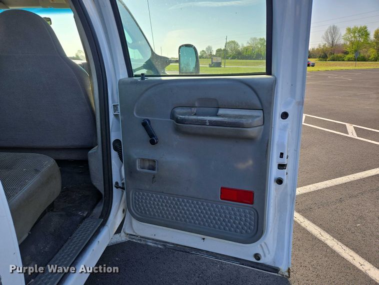 image for item DP6338 2004 Ford F350 Super Duty XL Crew Cab utility bed pickup truck