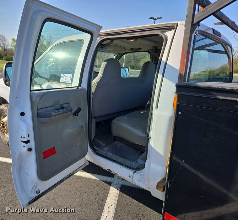 image for item DP6338 2004 Ford F350 Super Duty XL Crew Cab utility bed pickup truck